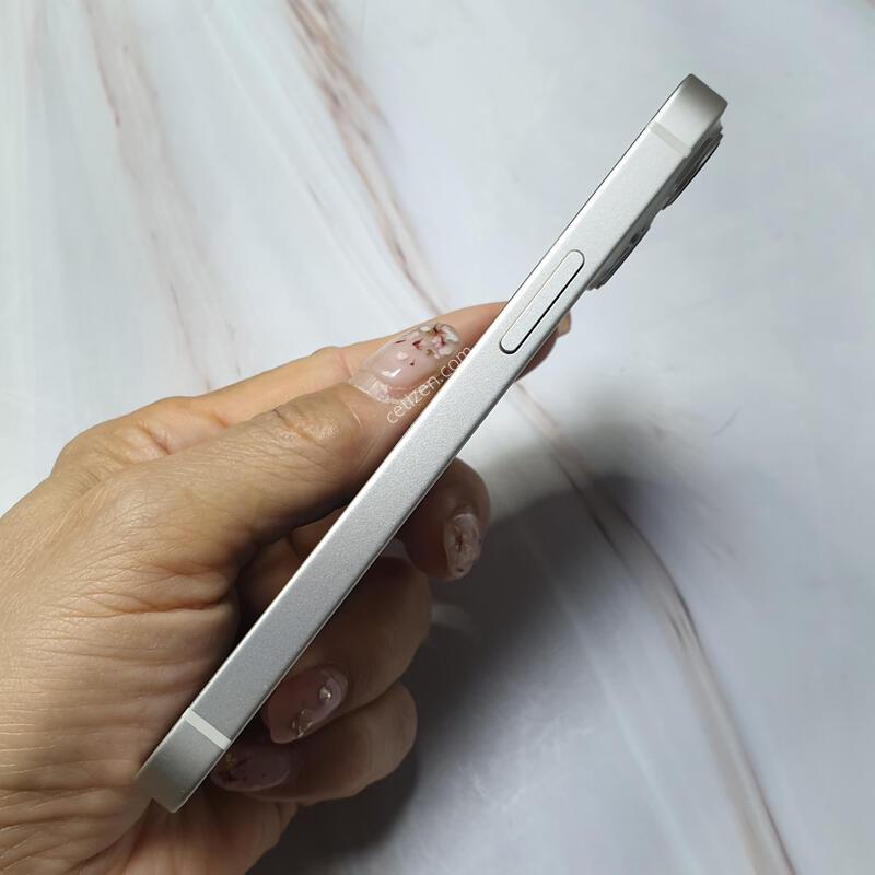 ������13�̴� ȭ��Ʈ 128G S�� �Ǹ��մϴ�
