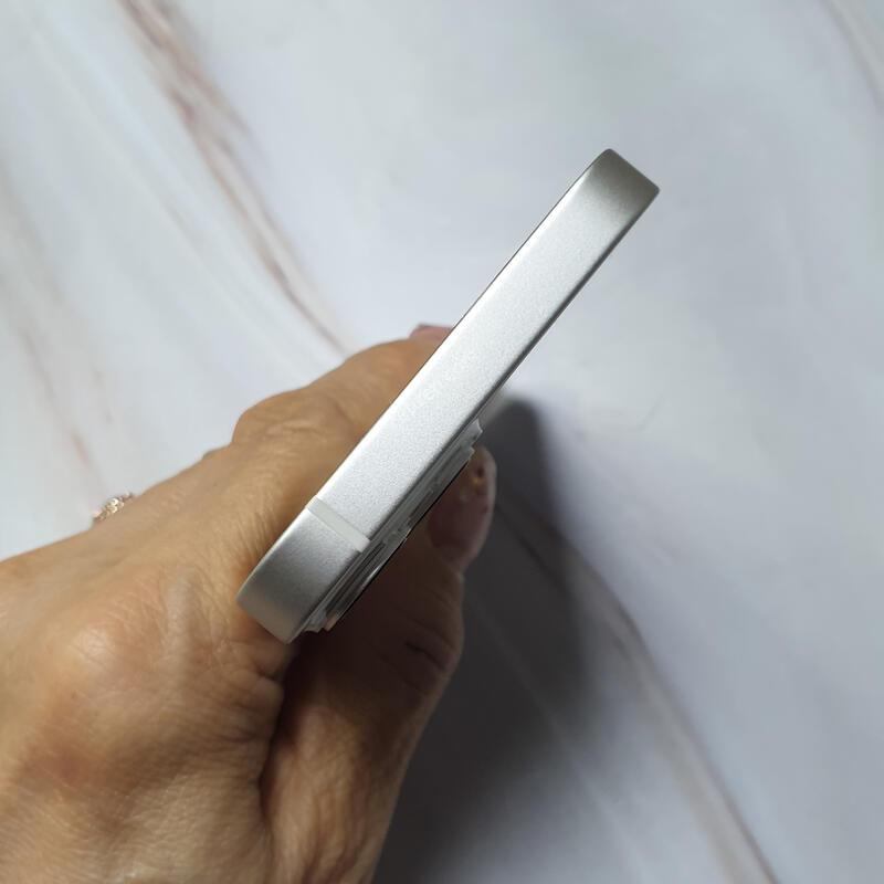 ������13�̴� ȭ��Ʈ 128G S�� �Ǹ��մϴ�
