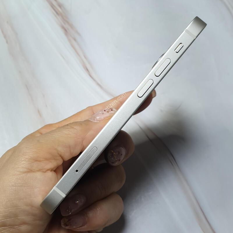 ������13�̴� ȭ��Ʈ 128G S�� �Ǹ��մϴ�