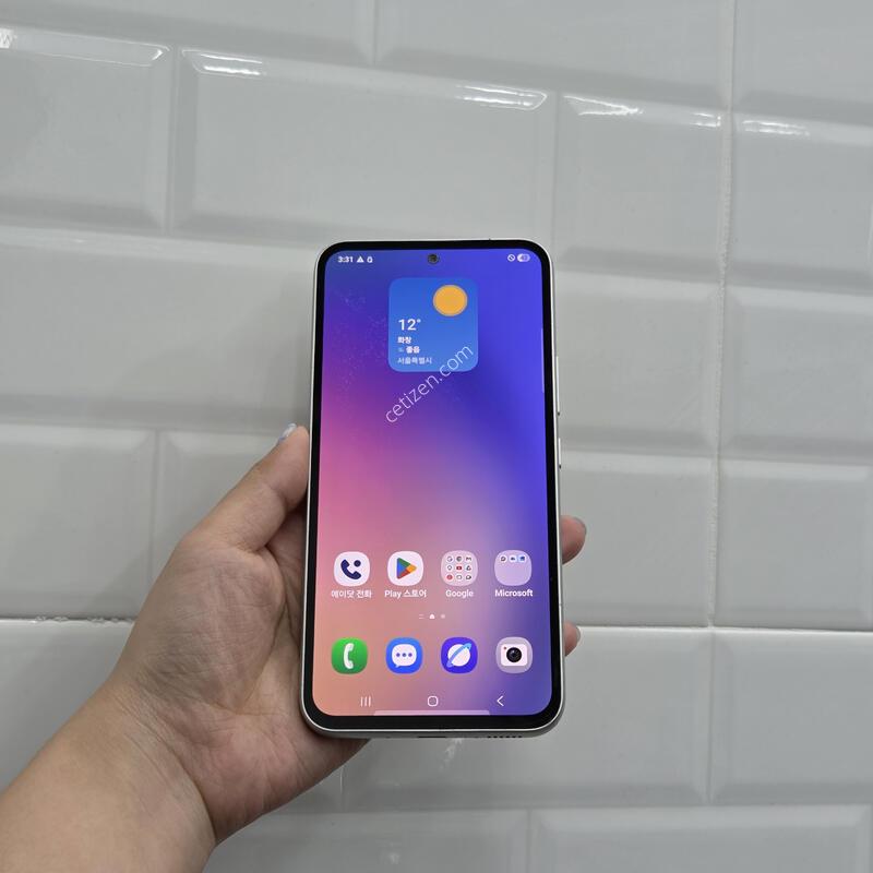 ����������4 128GB ȭ��Ʈ