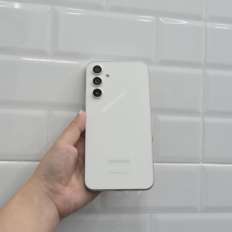����������4 128GB ȭ��Ʈ