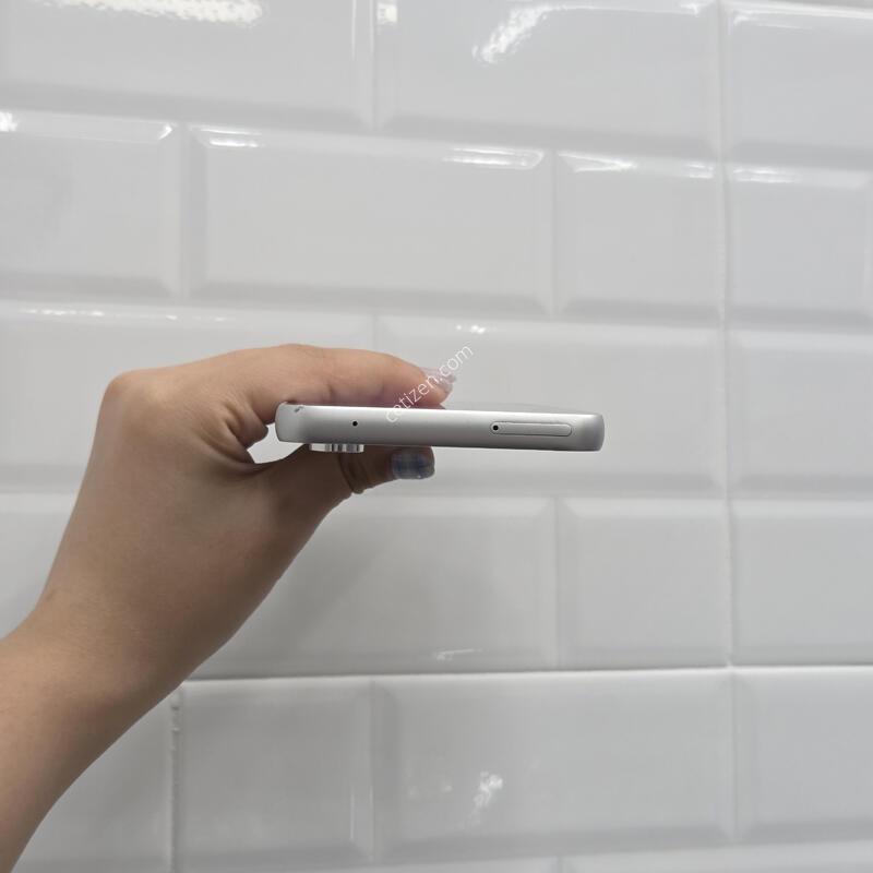 ����������4 128GB ȭ��Ʈ