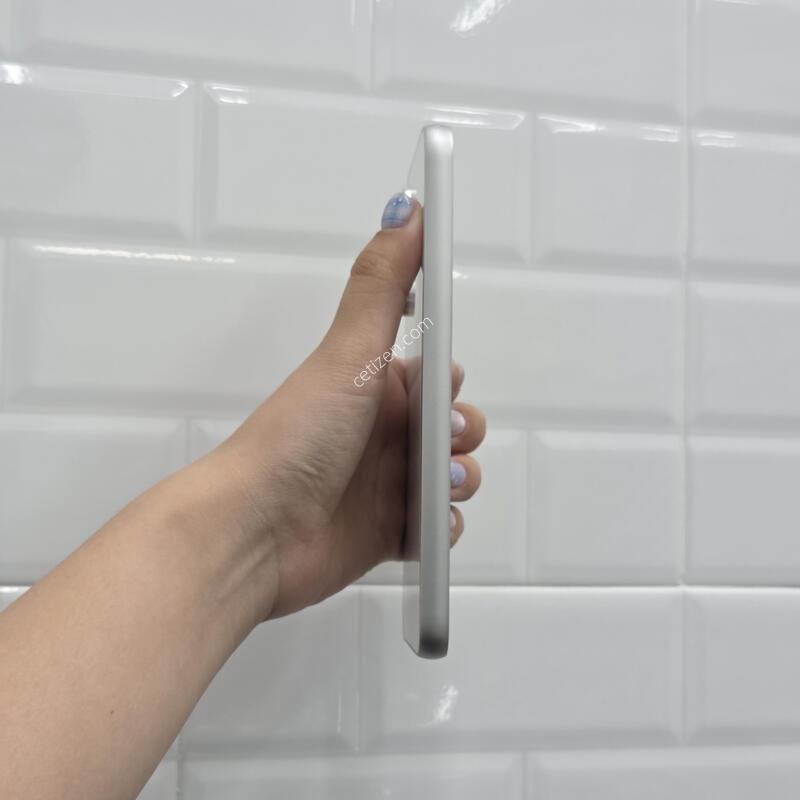 ����������4 128GB ȭ��Ʈ