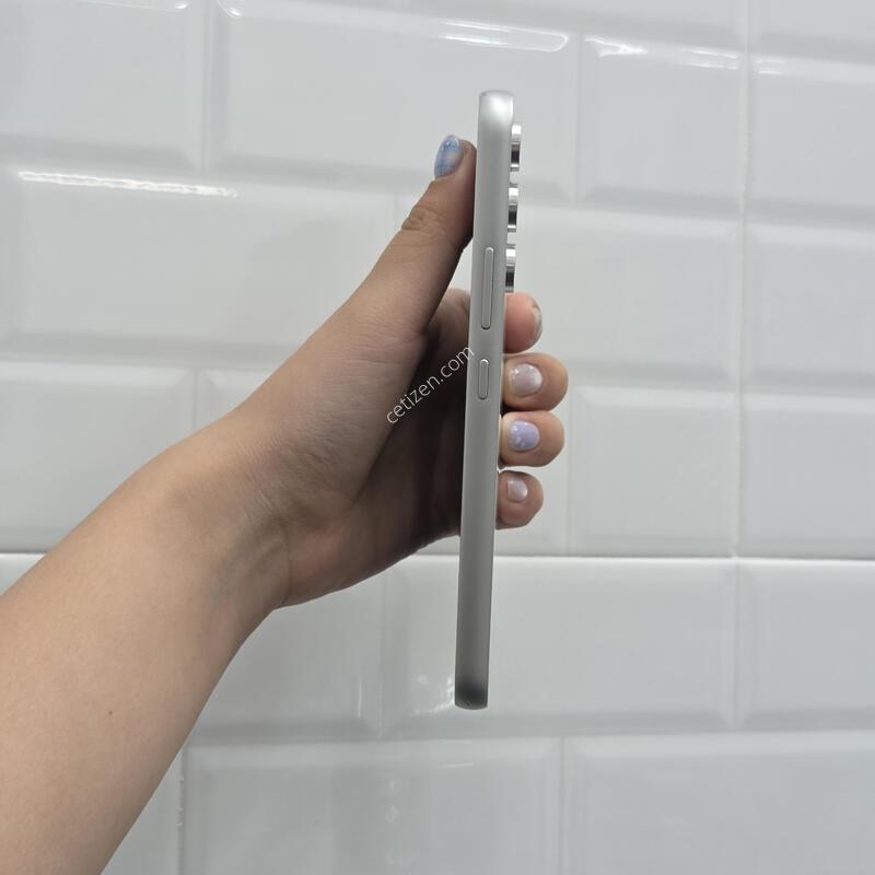 ����������4 128GB ȭ��Ʈ