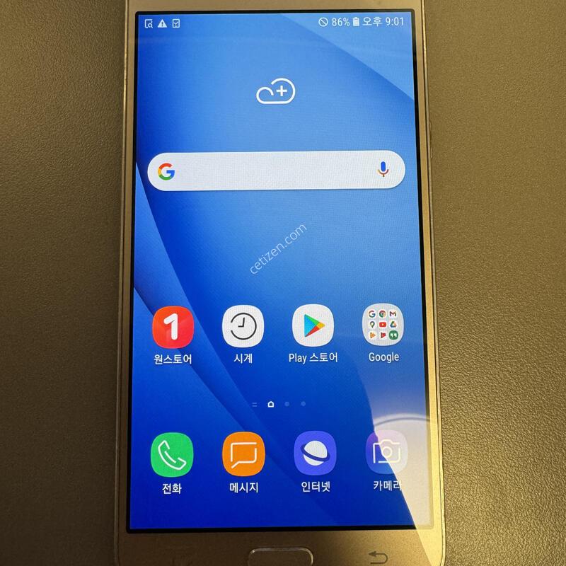 ������ J7
