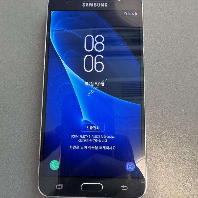 ������ J7