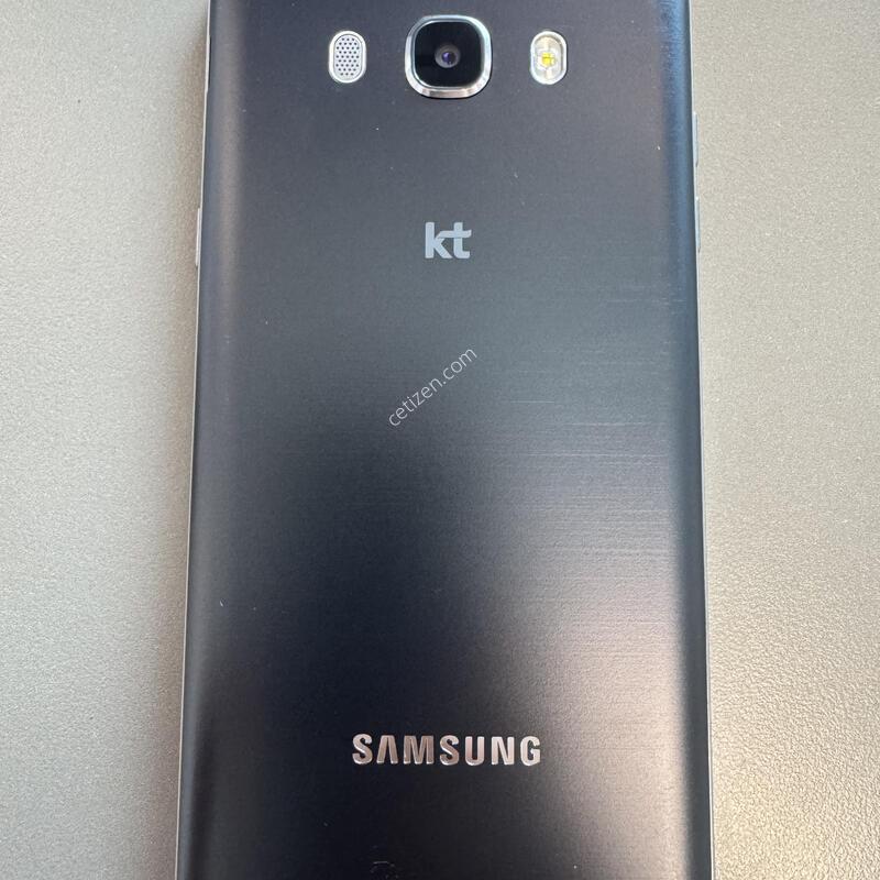 ������ J7