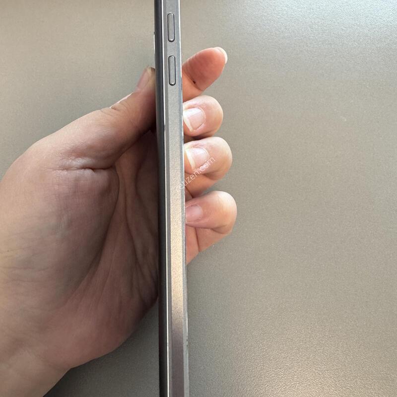 ������ J7