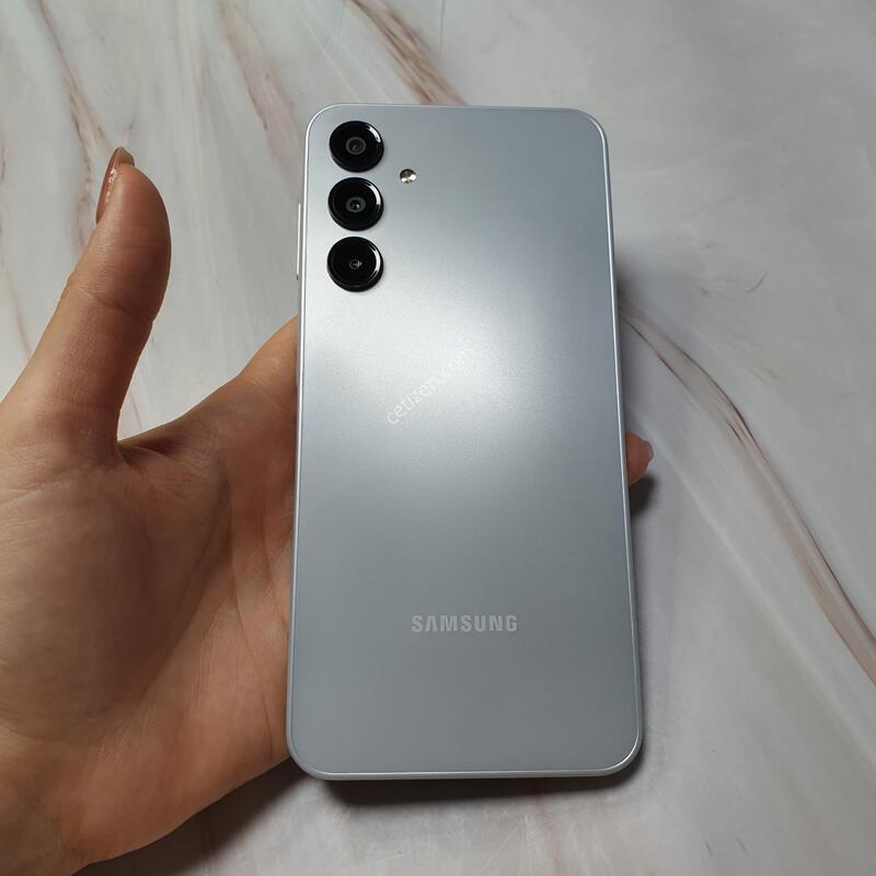 SK ������ A16 �׷��� 128G S�� �Ǹ��մϴ�