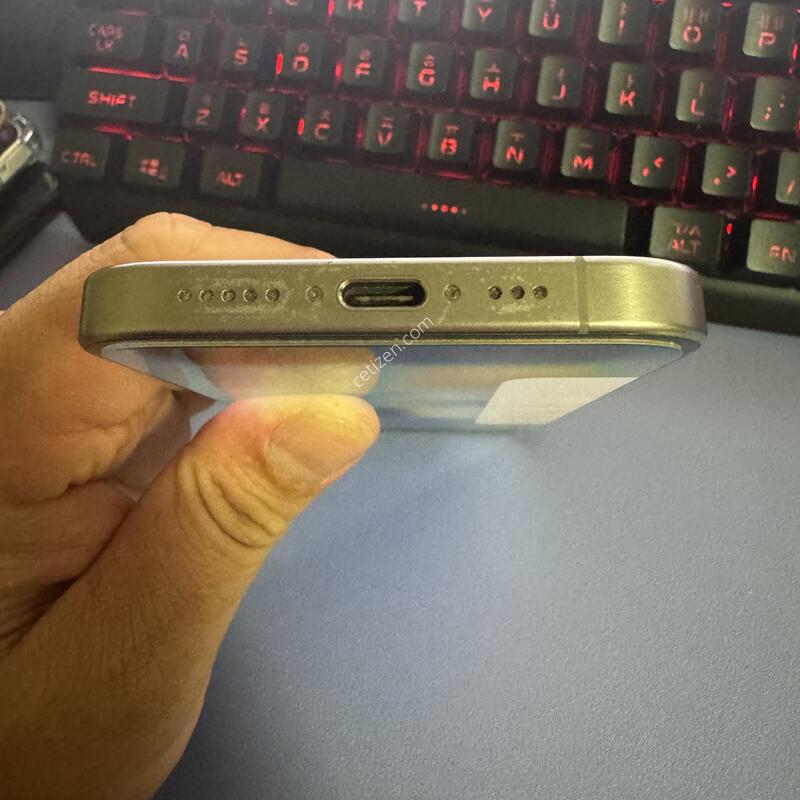 �������� SSS�� ������15���� 256GB �Ǹ��մϴ�.
