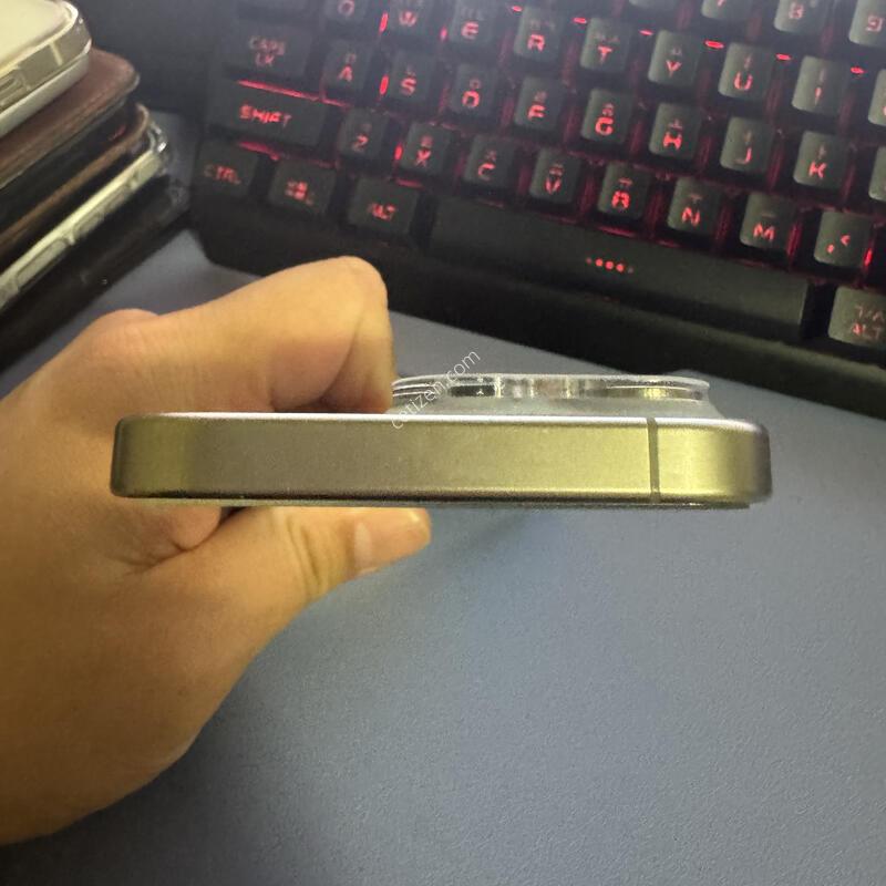 �������� SSS�� ������15���� 256GB �Ǹ��մϴ�.
