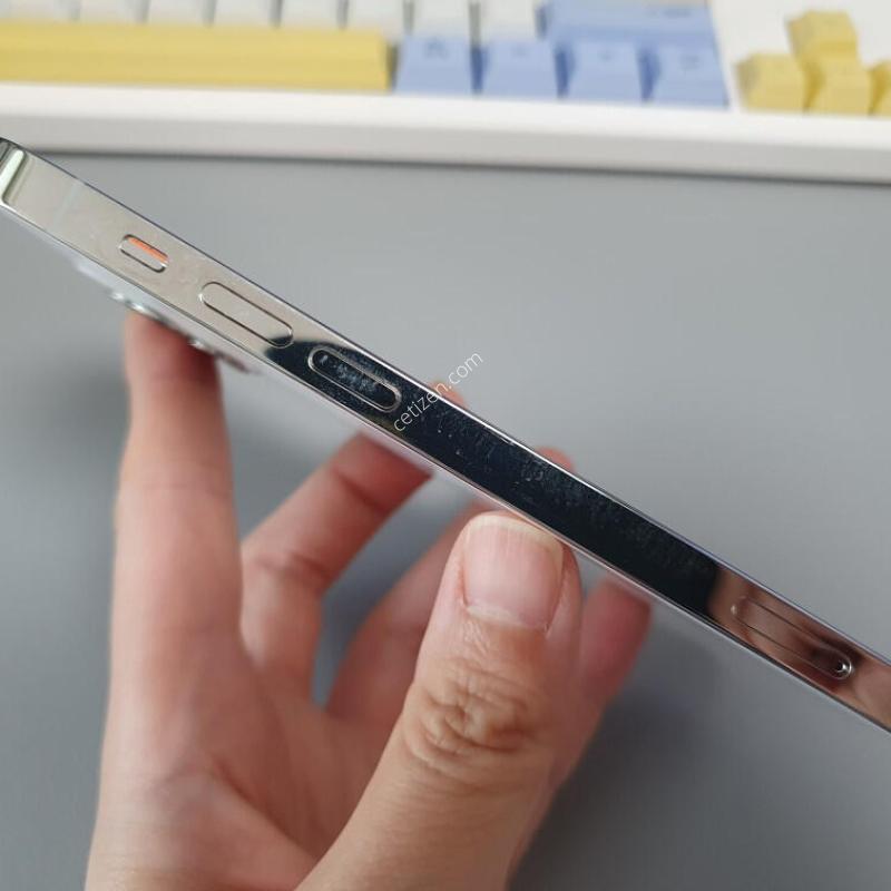 ������12 ���� / 256GB / ȭ��Ʈ / ���͸����� 83%