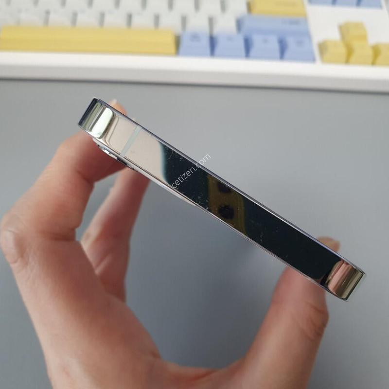 ������12 ���� / 256GB / ȭ��Ʈ / ���͸����� 83%