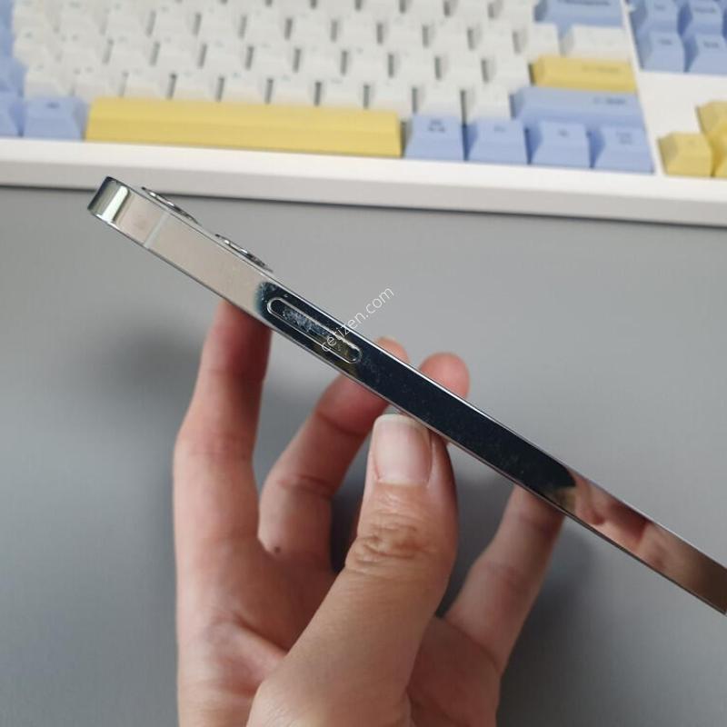 ������12 ���� / 256GB / ȭ��Ʈ / ���͸����� 83%
