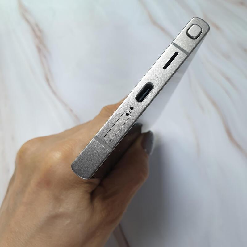 LG ������ S24��Ʈ�� ƼŸ���׷��� 256G S�� �Ǹ��մϴ�