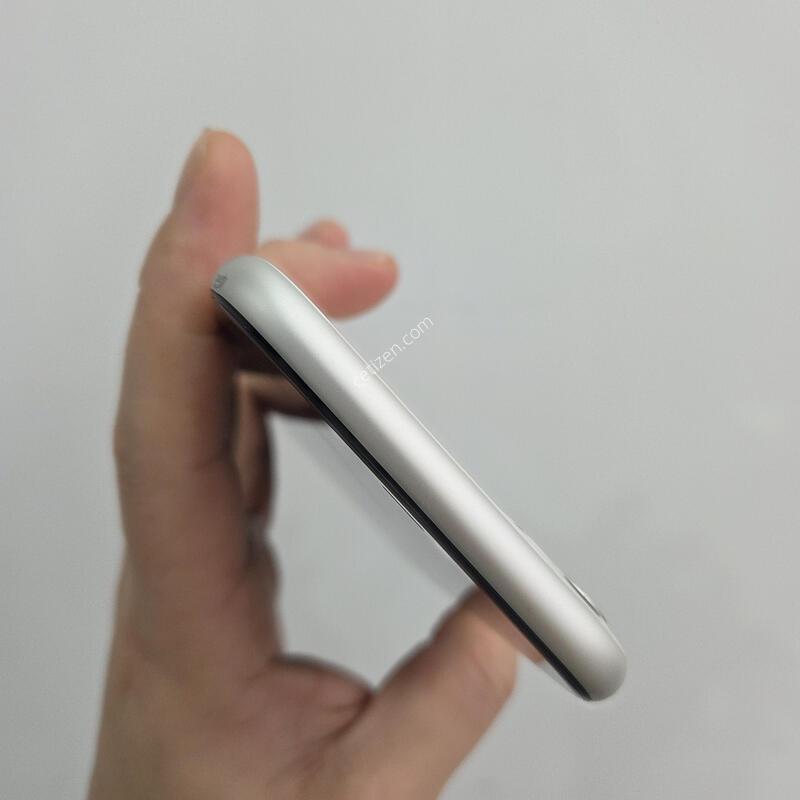������11 256GB ȭ��Ʈ