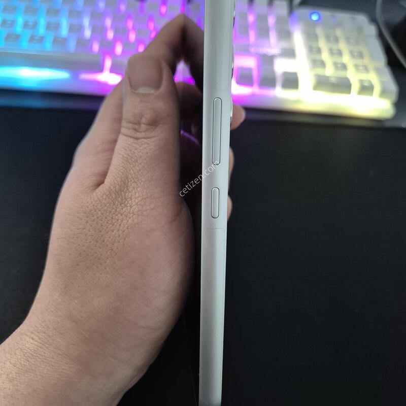 ������ ����4 ȭ��Ʈ 128G