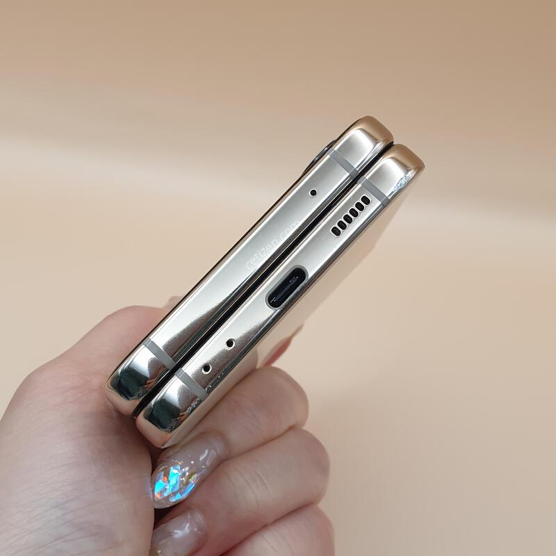 ������ Z�ø�4 5G ��ũ��� 256�Ⱑ �Ǹ��մϴ�-F721N