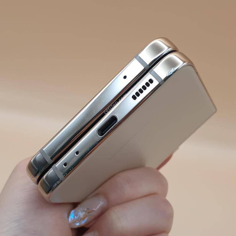 ������ Z�ø�4 5G ��ũ��� 256�Ⱑ �Ǹ��մϴ�-F721N