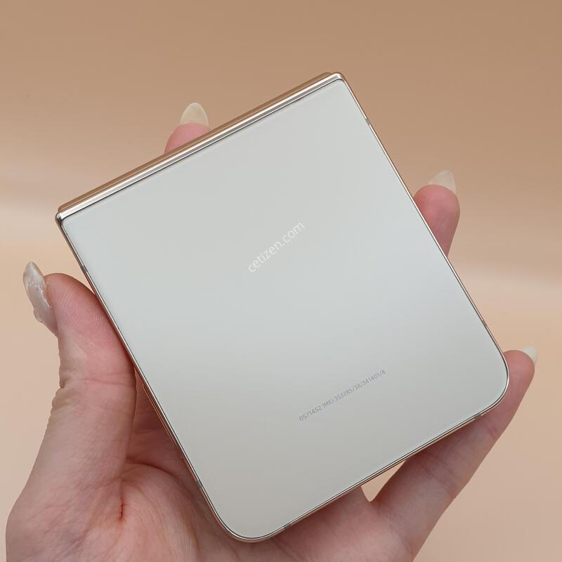 ������ Z�ø�4 5G ��ũ��� 256�Ⱑ �Ǹ��մϴ�-F721N