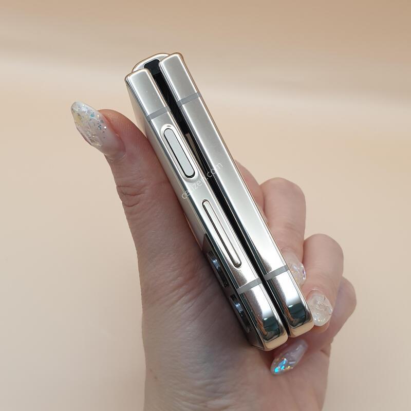 ������ Z�ø�4 5G ��ũ��� 256�Ⱑ �Ǹ��մϴ�-F721N