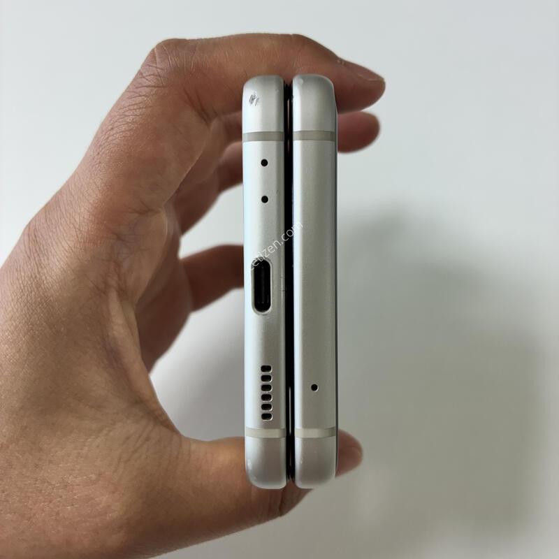 ������ Z�ø�3 ũ������ 256G ��밨 �ִ���ǰ ������ �Ǹ��մϴ�.