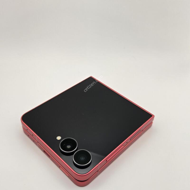 �Ｚ �ø�7 (SM-F766N) �ڶ����� �ڱ��� ����ǰ�� �ڽ��� �˴ϴ�.