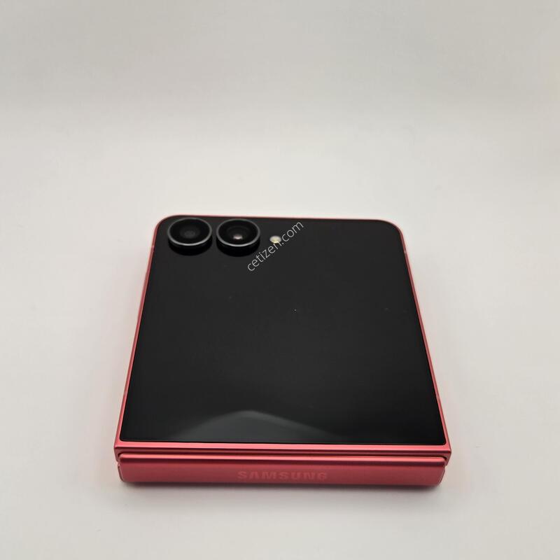 �Ｚ �ø�7 (SM-F766N) �ڶ����� �ڱ��� ����ǰ�� �ڽ��� �˴ϴ�.
