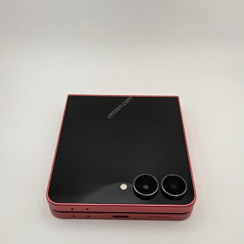 �Ｚ �ø�7 (SM-F766N) �ڶ����� �ڱ��� ����ǰ�� �ڽ��� �˴ϴ�.