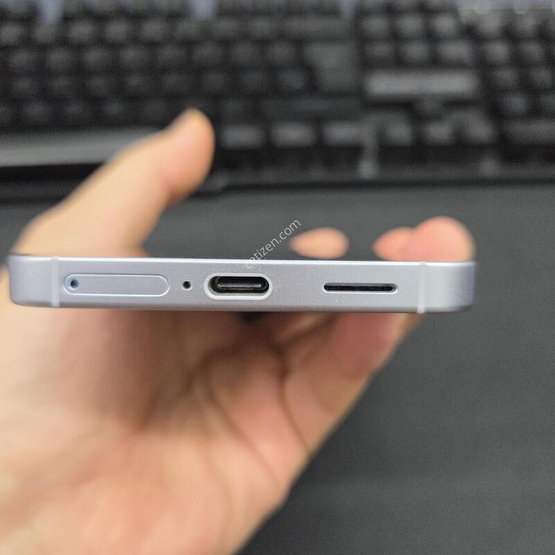 ������ S25 256GB ���̽�����