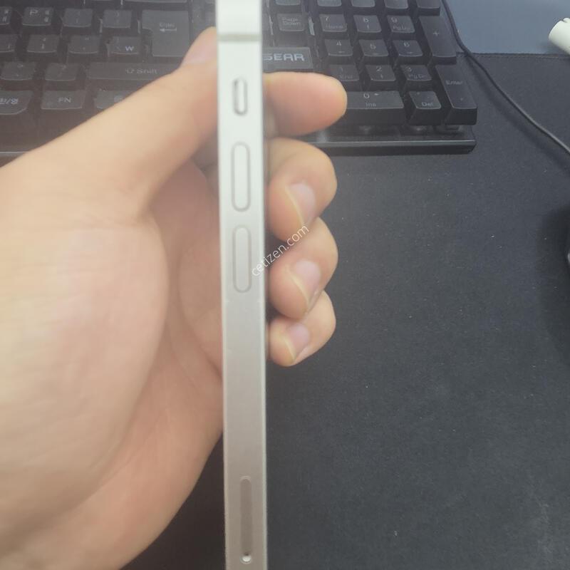 ������ 13 �̴� 128G ȭ��Ʈ����
