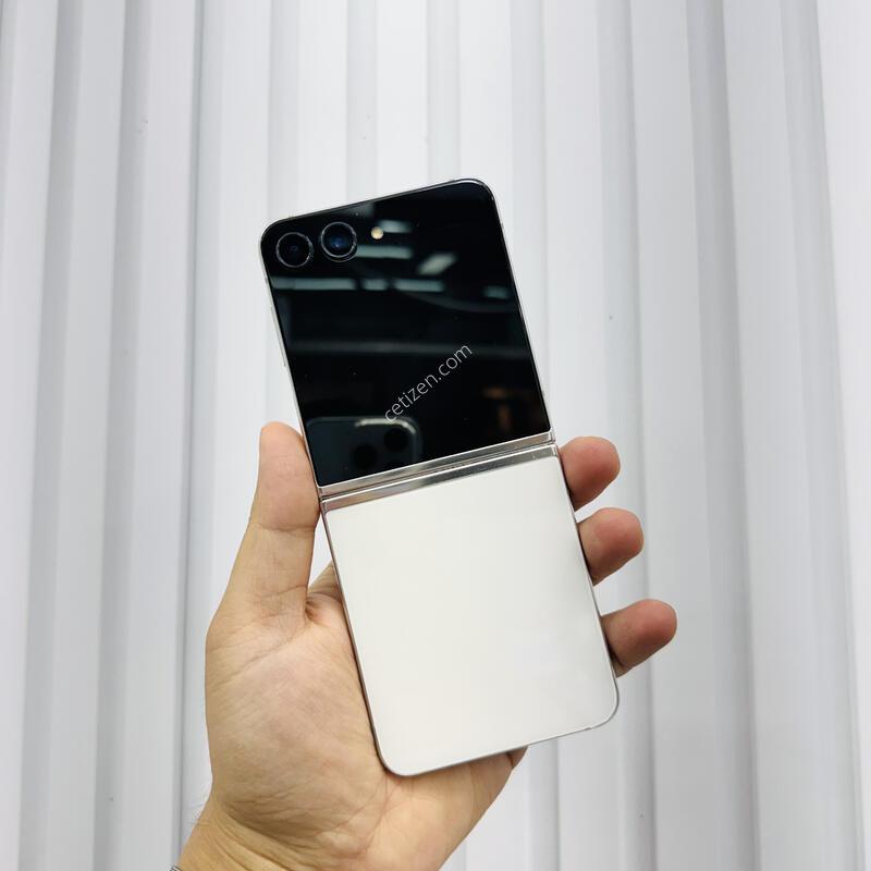 ������ ZFlip5 256GB  ȭ��Ʈ
