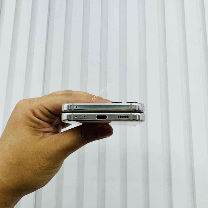 ������ ZFlip5 256GB  ȭ��Ʈ