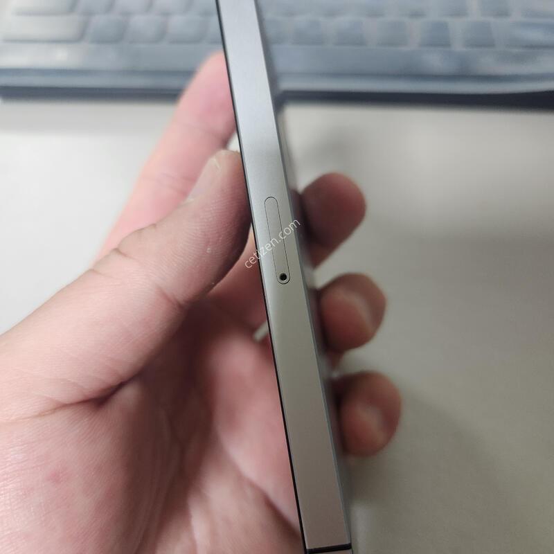 SSSS�� ���͸�100% ������SE 1���� �����̽��׷��� 64GB