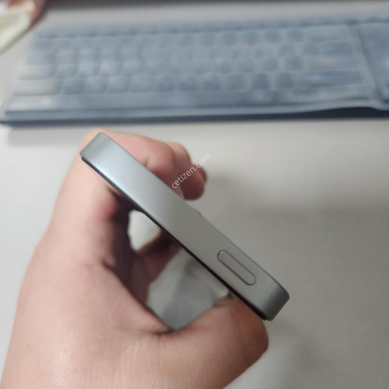 SSSS�� ���͸�100% ������SE 1���� �����̽��׷��� 64GB