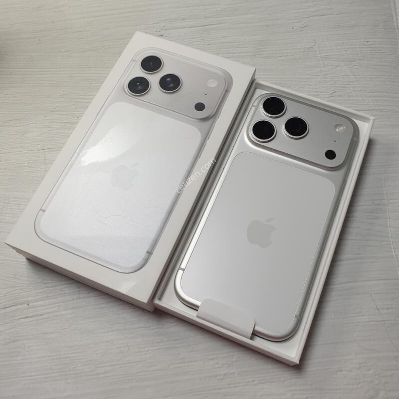 ������17���� �ǹ� 256G ����ǰ �̻�� S�� Ǯ�ڽ� �Ǹ��մϴ�