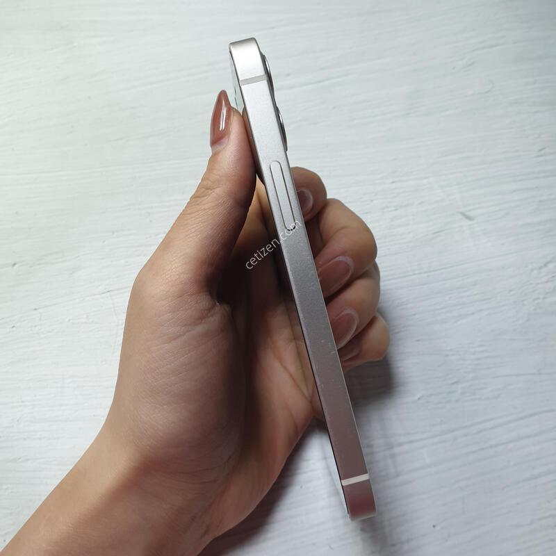 ������ 12�̴� ȭ��Ʈ 128G A�� �Ǹ��մϴ�