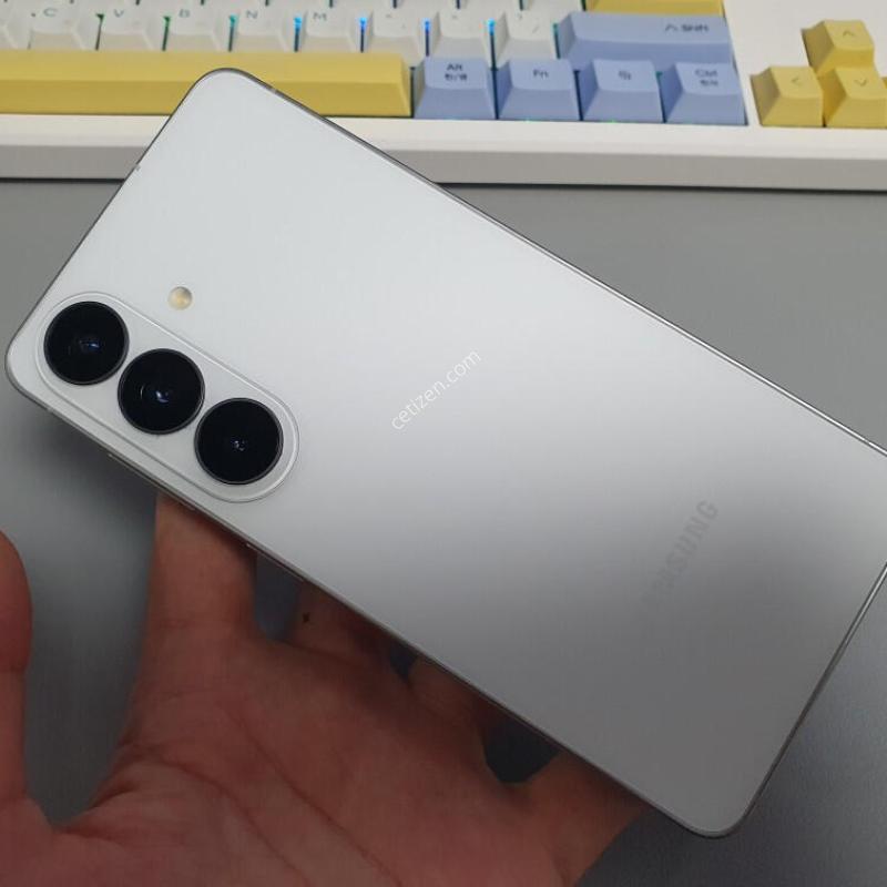 ������ S26 / 256GB / ȭ��Ʈ