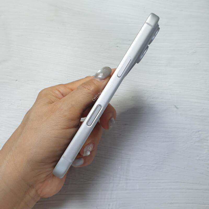������17���� �ǹ� 256G S�� �Ǹ��մϴ�-���͸�100%