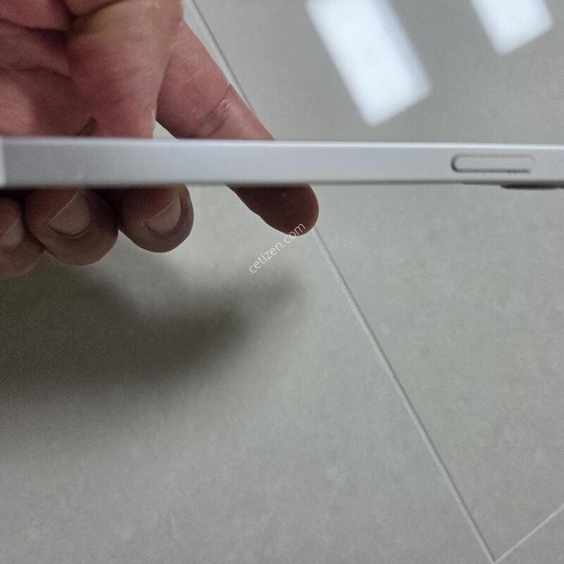 ������12 128GB A2403