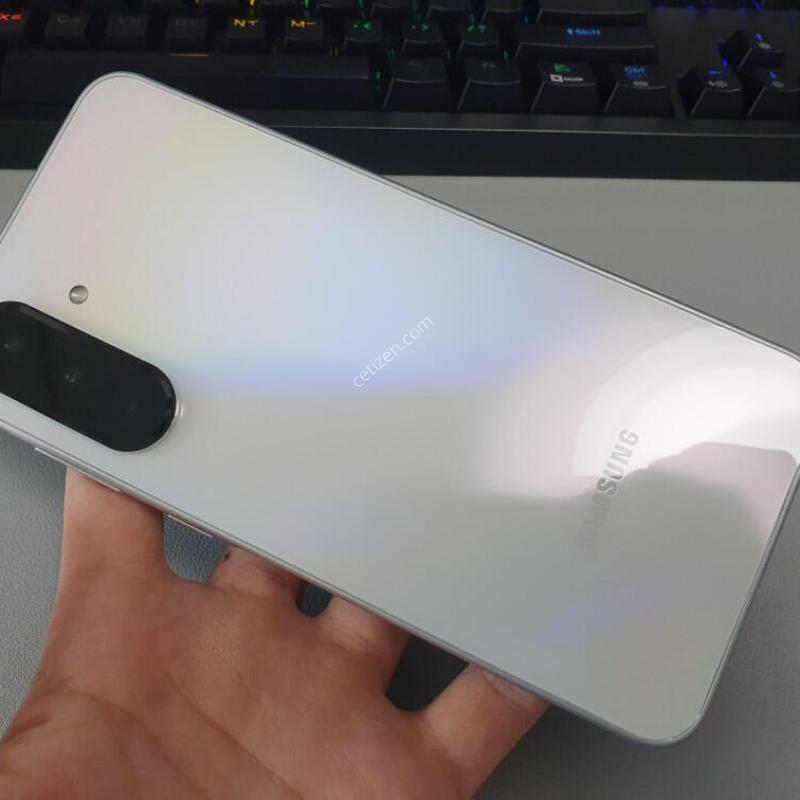 ������ A36 / 128GB / ȭ��Ʈ