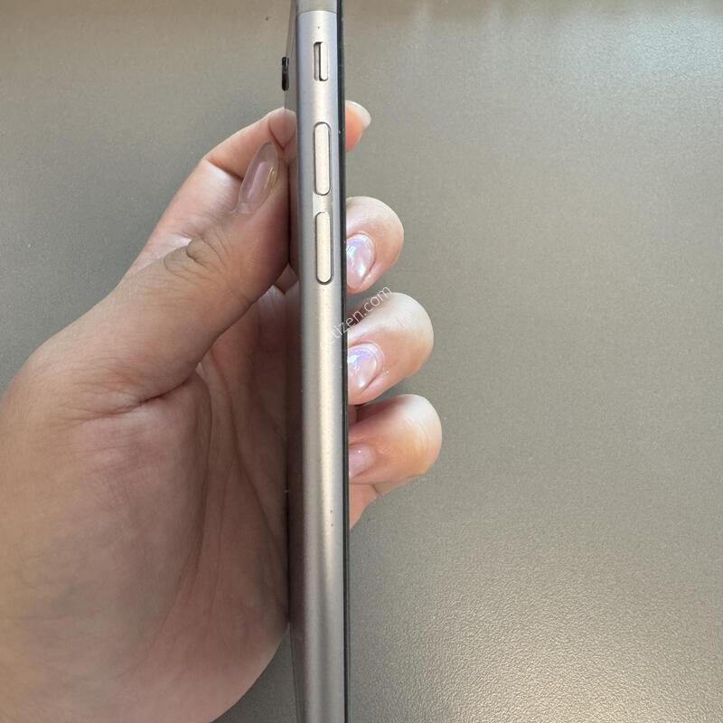 ������6 (A1586) 32G