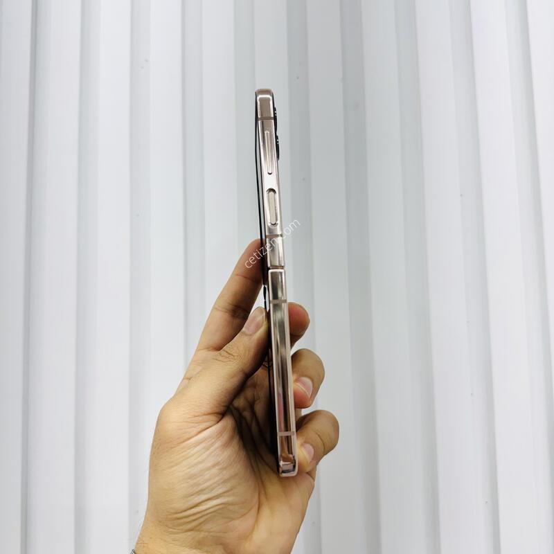 ������ ZFlip4 256GB  ��ũ���