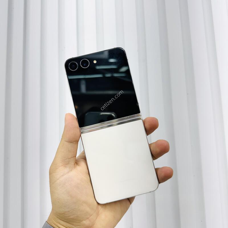 ������ ZFlip5 256GB ũ��