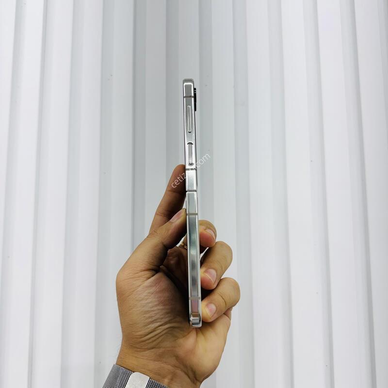 ������ ZFlip5 256GB ũ��