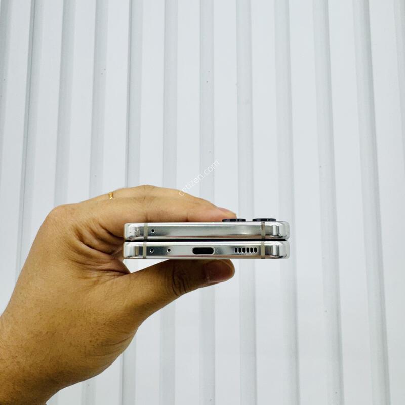 ������ ZFlip5 256GB ũ��
