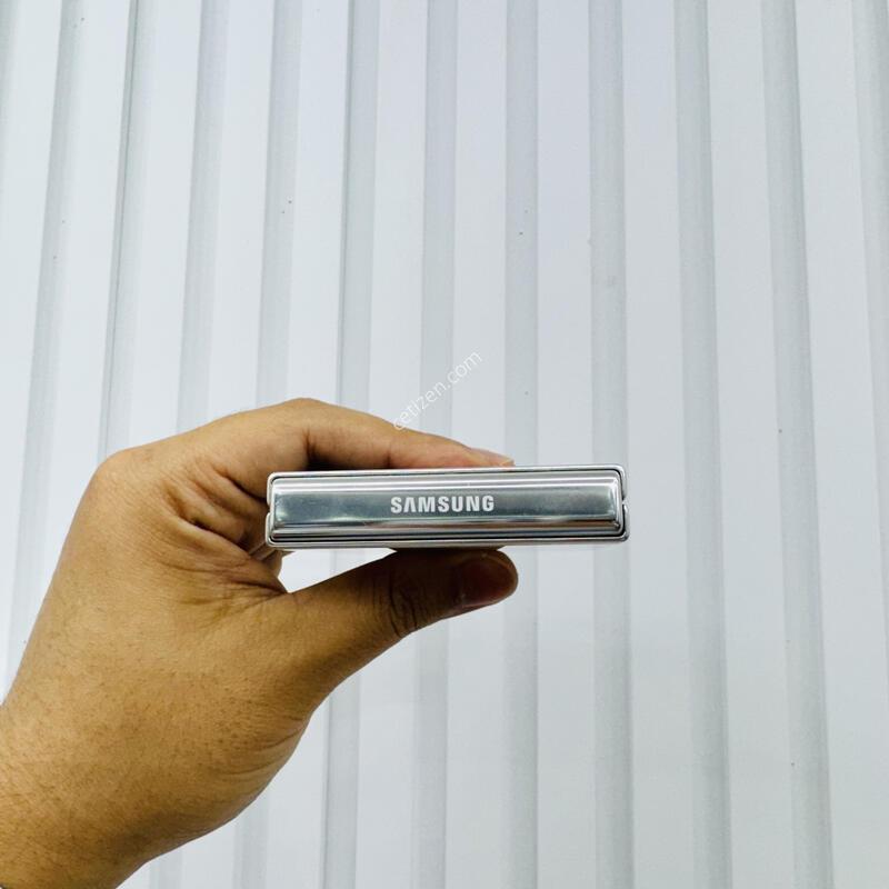������ ZFlip5 256GB ũ��