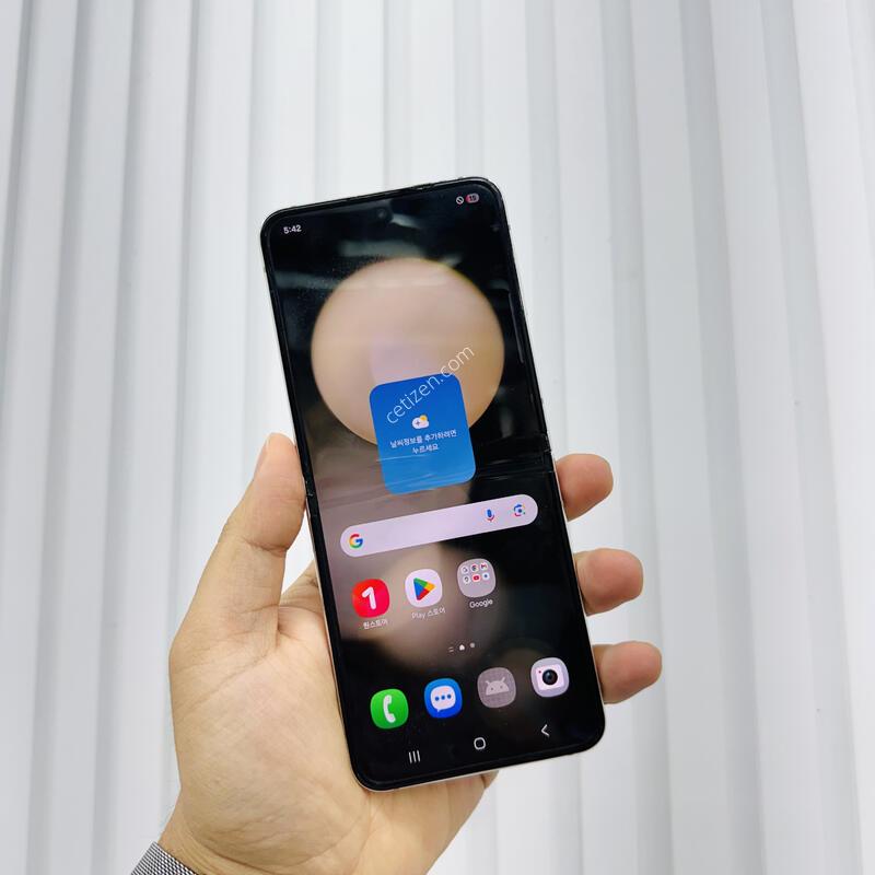 ������ ZFlip5 256GB ũ��