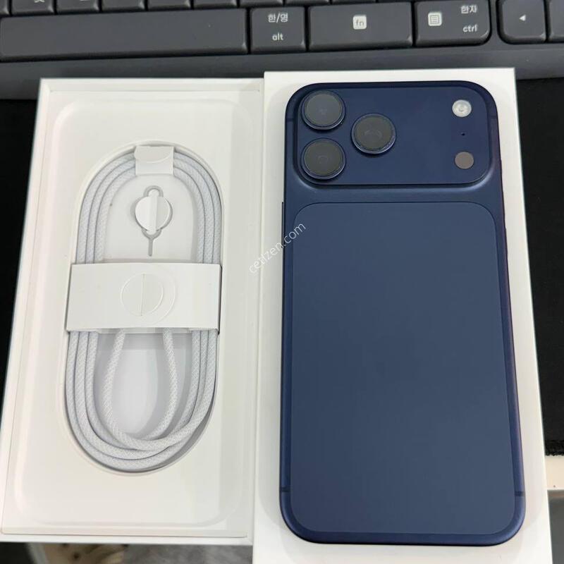����Ŭ135/A��)������17���θƽ� ���� 256GB/99% Y1893