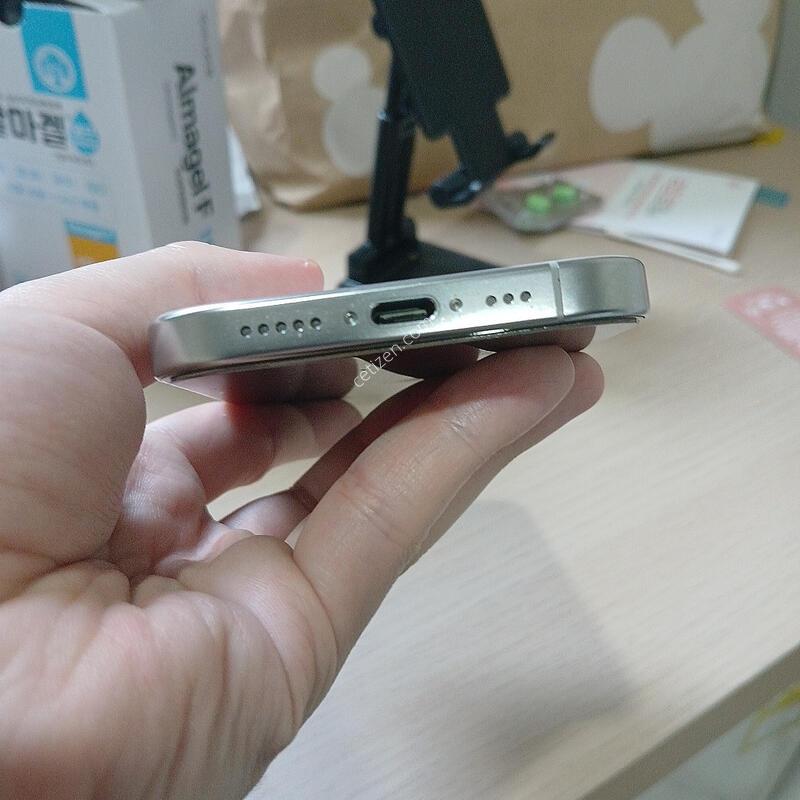������ 16���� ȭ��Ʈ 128G �Ǹ��մϴ�